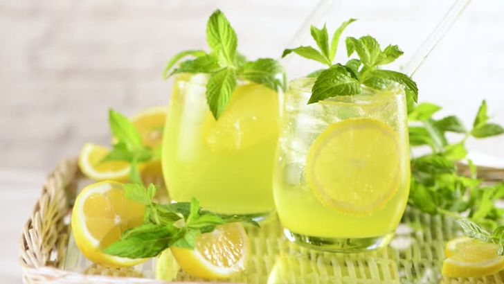 Limoncello Spritz